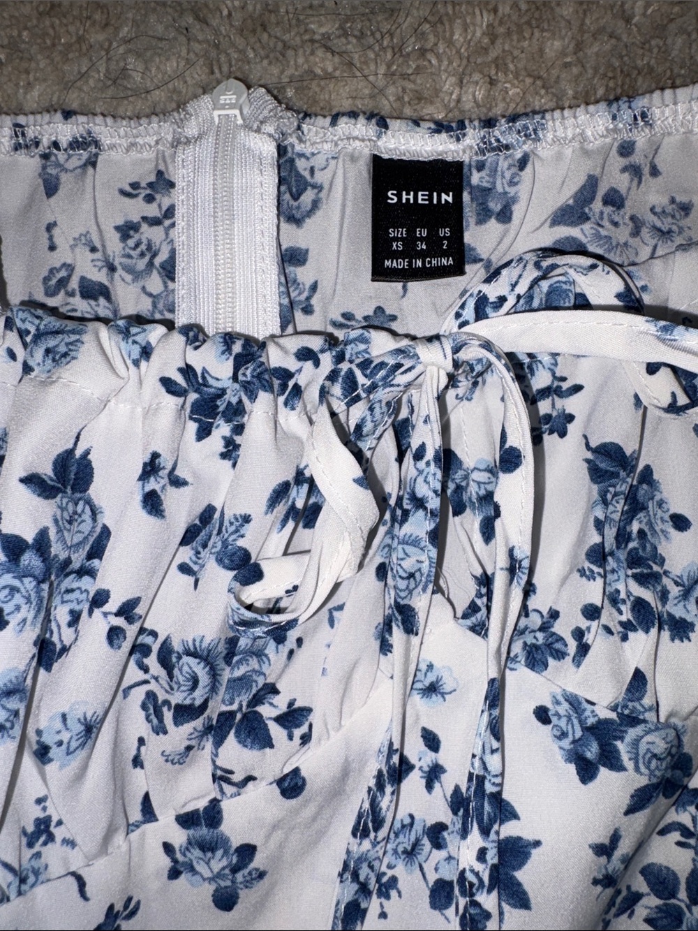 OFFERS OPEN! Women’s XS Size 2 floral maxi White Dress with Blue Floral Print - Picture 3 of 9